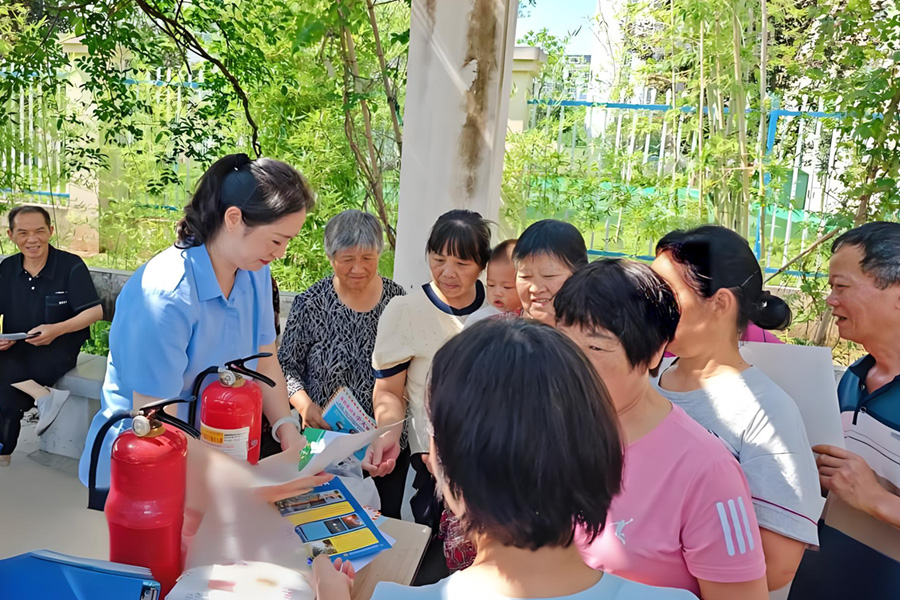 筑牢安全防線！正誠智服“安全宣傳咨詢?nèi)铡?   活動守護(hù)萬家平安